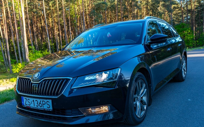 Skoda Superb cena 64700 przebieg: 175500, rok produkcji 2018 z Szczecin małe 352